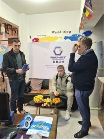 Clientes extranjeros visitan la planta de carburo de Rydmet